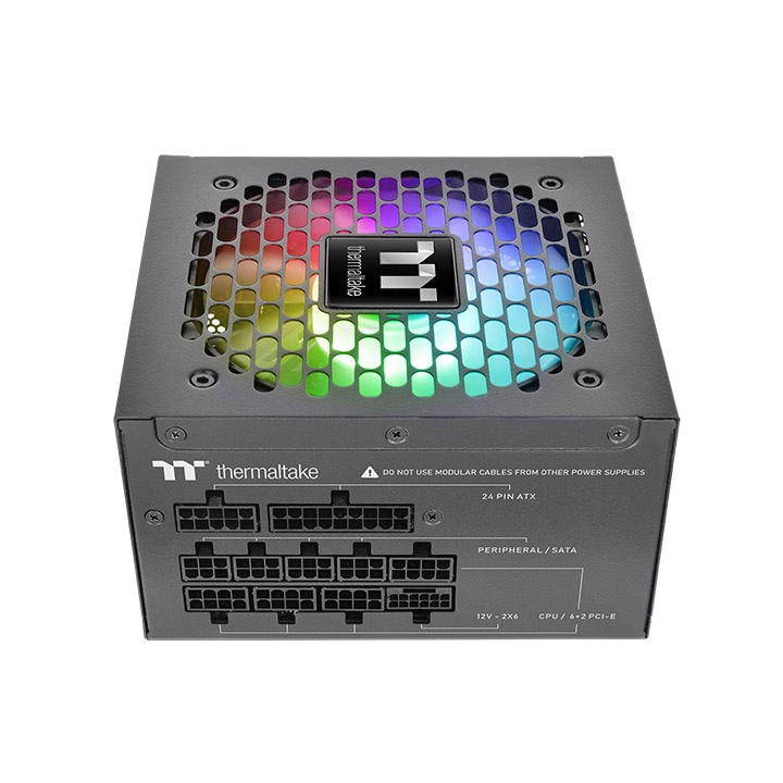 Das Germanium Pro RGB 750W Black ist ein 80 PLUS Gold-zertifiziertes PC-Netzteil (PSU) mit der Spezifikation ATX 3.1 und ist sogar mit einem nativen PCIe Gen 5.1 12+4-Pin-Anschluss ausgestatt.