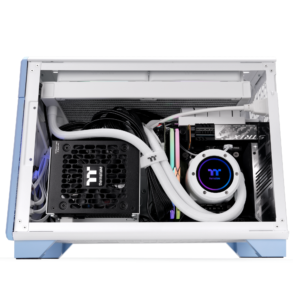 Das TR100 ist ein kompaktes PC Mini-ITX-Gehäuse (Tower) in Hydrangea Blue