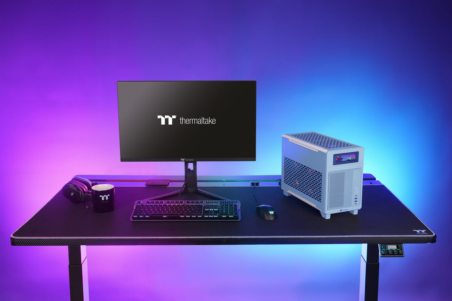 Das TR100 ist ein kompaktes PC Mini-ITX-Gehäuse (Tower) in Hydrangea Blue