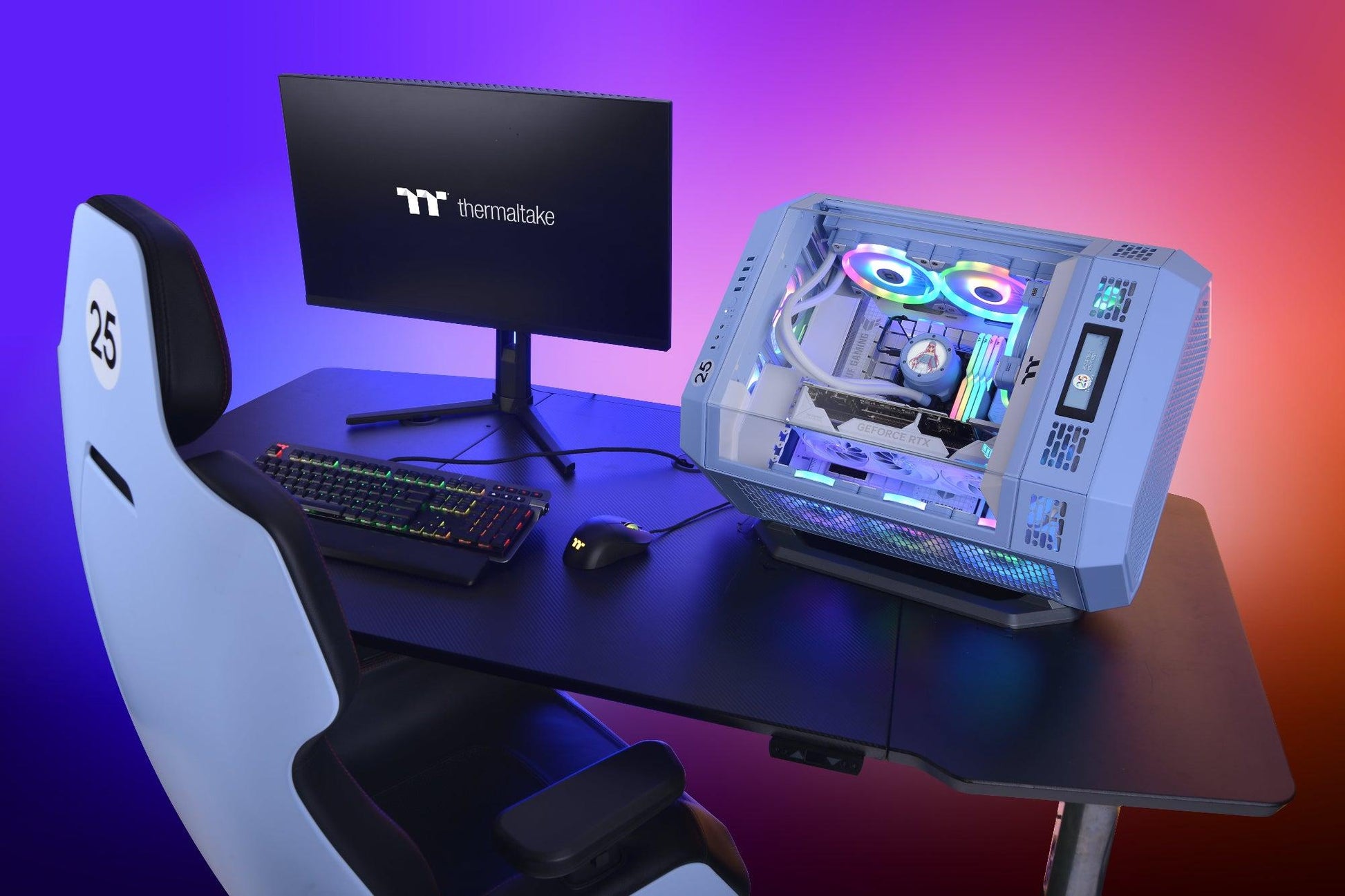 Der Tower 600 Hydrangea Blue ist ein PC Midi Gehaeuse mit ATX-Standard