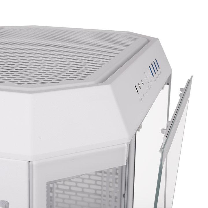 Der Tower 600 Snow White ist ein PC Midi Gehaeuse mit ATX-Standard