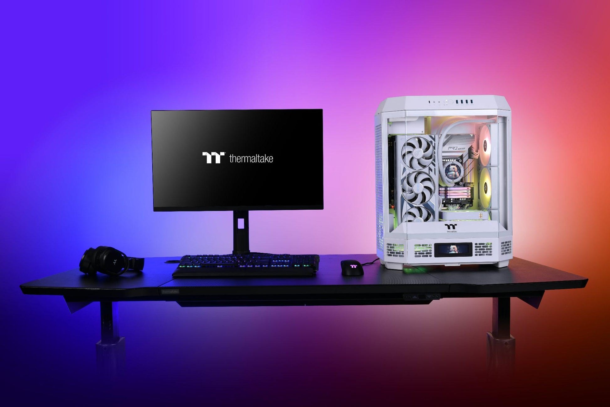 Der Tower 600 Snow White ist ein PC Midi Gehaeuse mit ATX-Standard