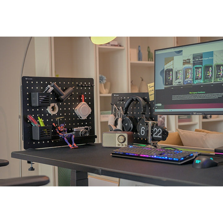 Gaming Desk Pegboard - Thermaltake LCGS