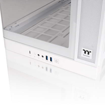 Weißes CAPO X Dual-System PC-Gehäuse mit Glasfront, USB-C, USB 3.0 Anschlüssen und Thermaltake-Logo.