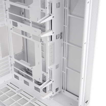 Weißes CAPO X Dual-System PC-Gehäuse mit modularem Innenraum für zwei separate Mainboards und effizientem Mesh-Design.