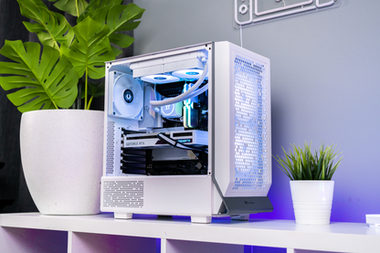 Der Ceres 300 TG ARGB Snow White ist ein ATX Midi PC Gehäuse mit Mesh-Front und 2x vorinstallierten 140 mm ARGB Lüfter die per Motherboard-Synchronisationssoftware gesteuert werden können.