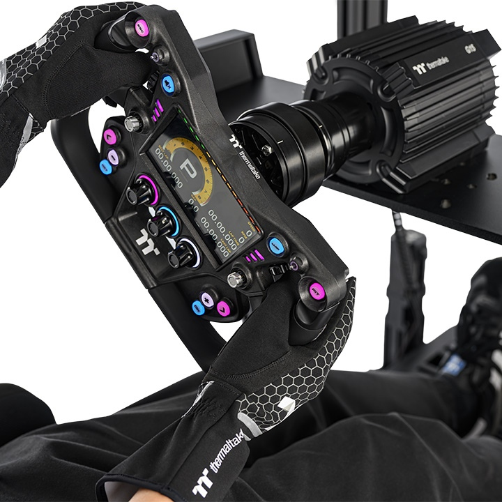 Mit dem XRW-G1 GT Steering Wheel betrittst du die nächste Stufe des Sim-Racings – entwickelt für präzise Kontrolle, maximale Individualisierung und ein immersives Fahrerlebnis auf Profi-Niveau. Dieses Lenkrad richtet sich gezielt an ambitionierte Sim-Racer und Performance-orientierte Nutzer, die Wert auf hochwertige Materialien, direkte Rückmeldung und umfangreiche Steuerungsmöglichkeiten legen.