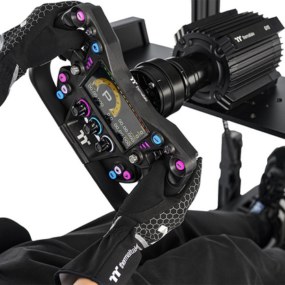 Mit dem XRW-G1 GT Steering Wheel betrittst du die nächste Stufe des Sim-Racings – entwickelt für präzise Kontrolle, maximale Individualisierung und ein immersives Fahrerlebnis auf Profi-Niveau. Dieses Lenkrad richtet sich gezielt an ambitionierte Sim-Racer und Performance-orientierte Nutzer, die Wert auf hochwertige Materialien, direkte Rückmeldung und umfangreiche Steuerungsmöglichkeiten legen.