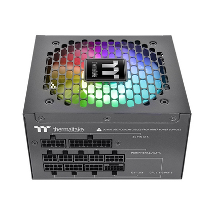 Das Germanium Pro RGB 850W Black ist ein 80 PLUS Gold-zertifiziertes PC-Netzteil (PSU) mit der Spezifikation ATX 3.1 und ist sogar mit einem nativen PCIe Gen 5.1 12+4-Pin-Anschluss ausgestatt.