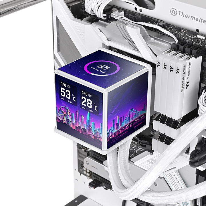 Die MINECUBE 360 Ultra ARGB ist ein AIO Wasserkühlung in der Farbe Snow White mit patentierten Quad-LCD-Cube-Display, das aus vier 3,95-Zoll besteht und Systeminformationen und benutzerdefinierte Grafiken anzeigen oder zu einem Multi-Screen-Layout darstellen kann. Diese AIO kommt mit 120mm SWAFAN EX-Lüfter mit MAGForce 2.0 Quick Connection Design.