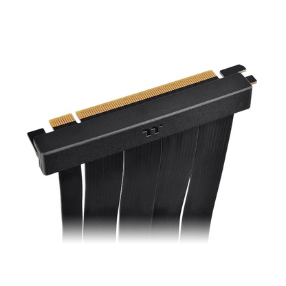 Das PCI-E 4.0 Dual 90 Degree Riser Kabel hat eine Länge von 130mm mit zwei 90° Adapter in der Farbe Black. Das Kabel bietet Grafikdatenübertragung von bis zu 16Gbps und unterstützt damit eine breite Palette von GPU-Lösungen.