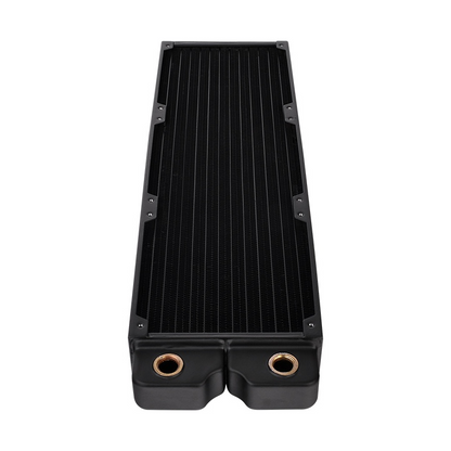 Der Pacific CLD 360 Kühlkörper (Radiator) in der Farbe Black wird aus hochwertigem Kupfer mit einer sehr hohen Dichte, einer doppelten Lamellenanordnung und anderen qualitativen Materialien hergestellt.