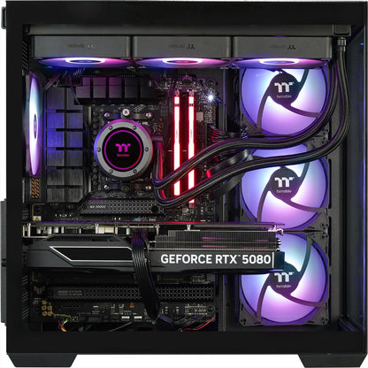 Der Purple Leviathan Black ist ein LCGS Gaming PC mit Nvidia RTX 5080 und Ryzen 7 9800X3D.
