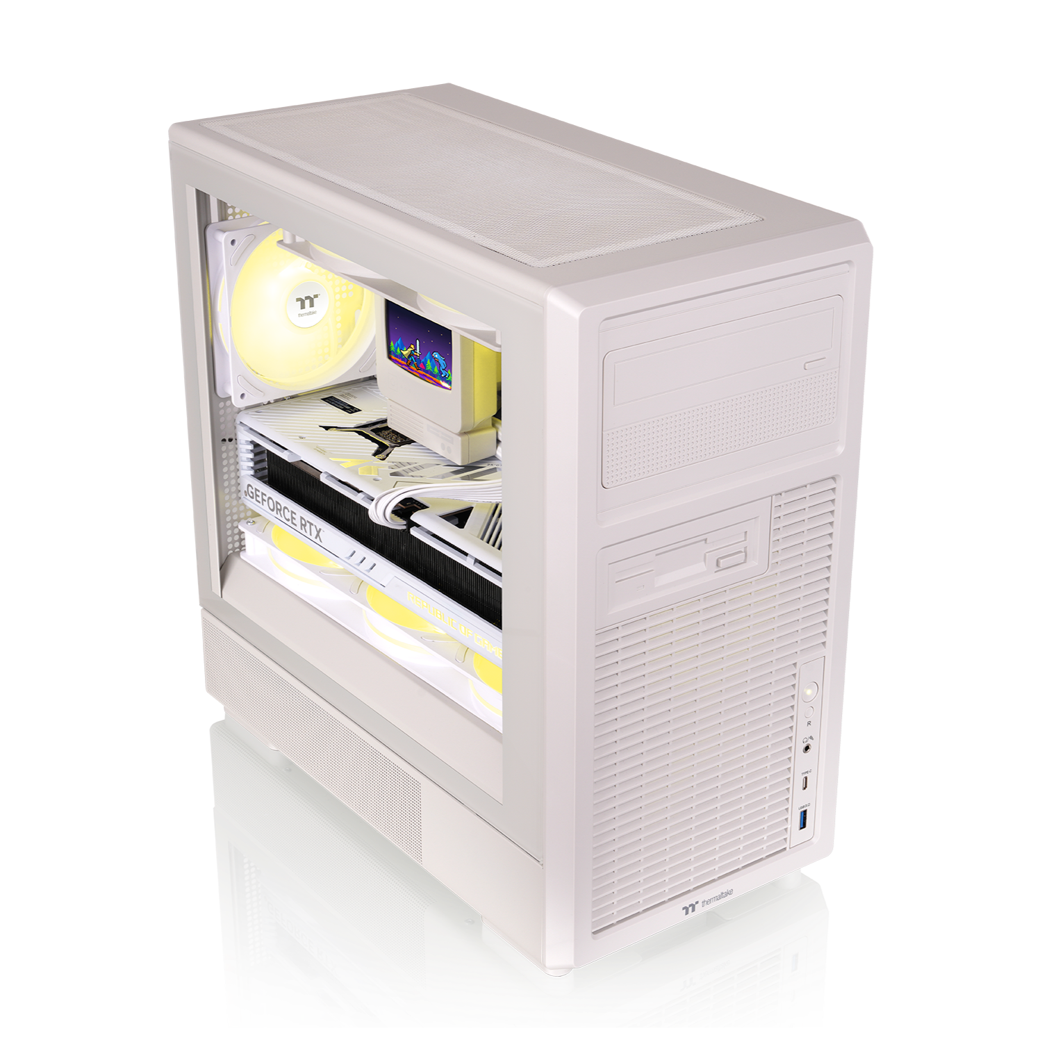 Beiges Micro-ATX Gaming-PC-Gehäuse im Retro-Design mit Vintage-Front, Tempered-Glass-Seitenfenster und klassischer PC-Optik.