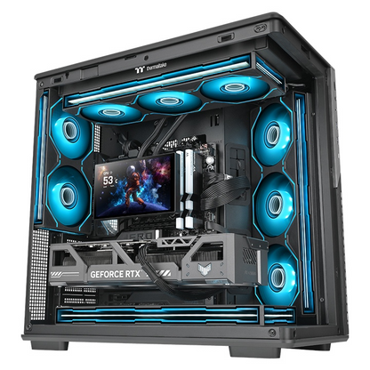 SWAFAN 240 UNIFY ARGB Lüfter in einem schwarzen Gaming-PC mit leuchtend blauer Infinity-Mirror-Beleuchtung.
