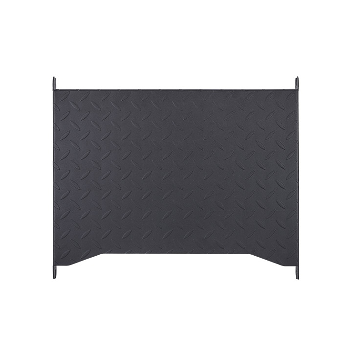 Der Sim RIG Floor ist eine hochwertige Fußstützenplatte in der Farbe Schwarz, die speziell für Rennsimulations-Cockpits entwickelt wurde. Sie besteht aus 2,5 mm starkem Stahl mit rutschfestem Profil.