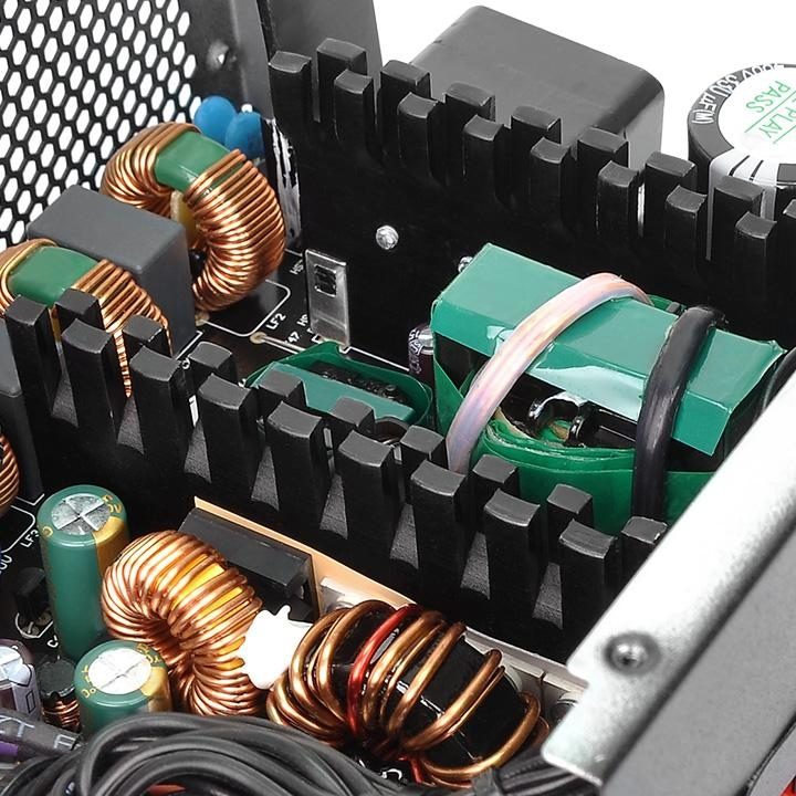 Das Smart DPS G 600W Bronze ist ein ATX 2.3 PC Netzteil mit Smart Power Management Cloud.