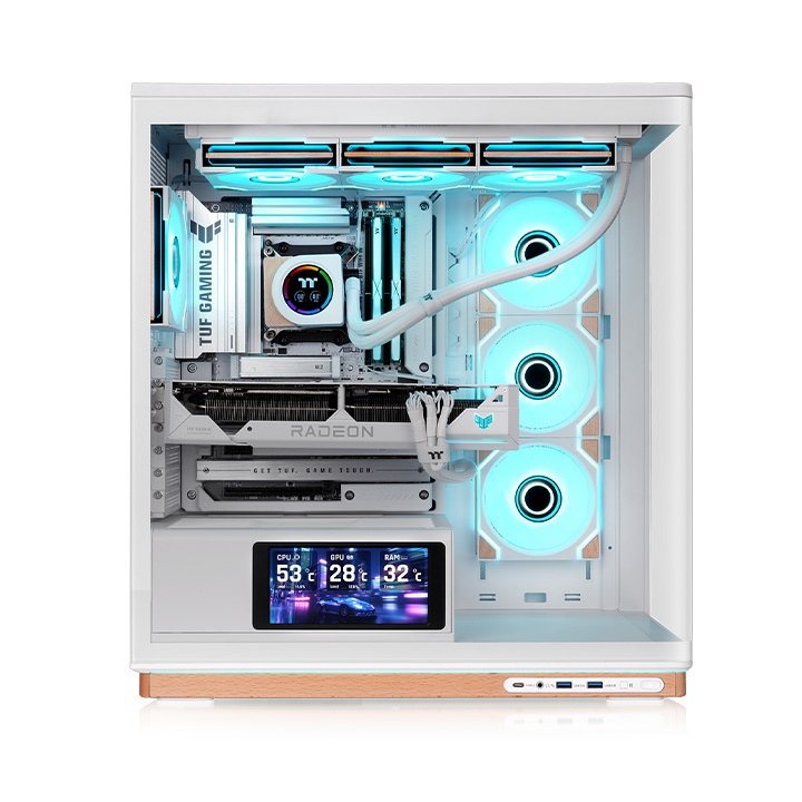 Weißes Stage 500 TG ARGB PC-Gehäuse mit gebogenem Glas, Holz-Basis, Display-Stage und leuchtenden Infinity-Lüftern.