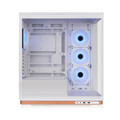 Weißes Stage 500 TG ARGB Mid-Tower-Gehäuse mit gebogenem Glas, Holz-Basis und drei leuchtenden Infinity-ARGB-Lüftern.
