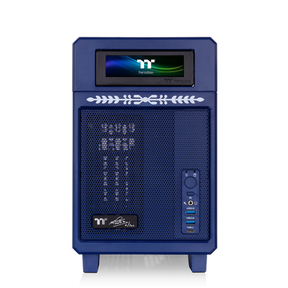 Das TR100 in der Koralie Edition in der Farbe Cobalt Blue ist ein Mini-ITX PC Gehäuse designt von der französischen Künstlerin Koralie.