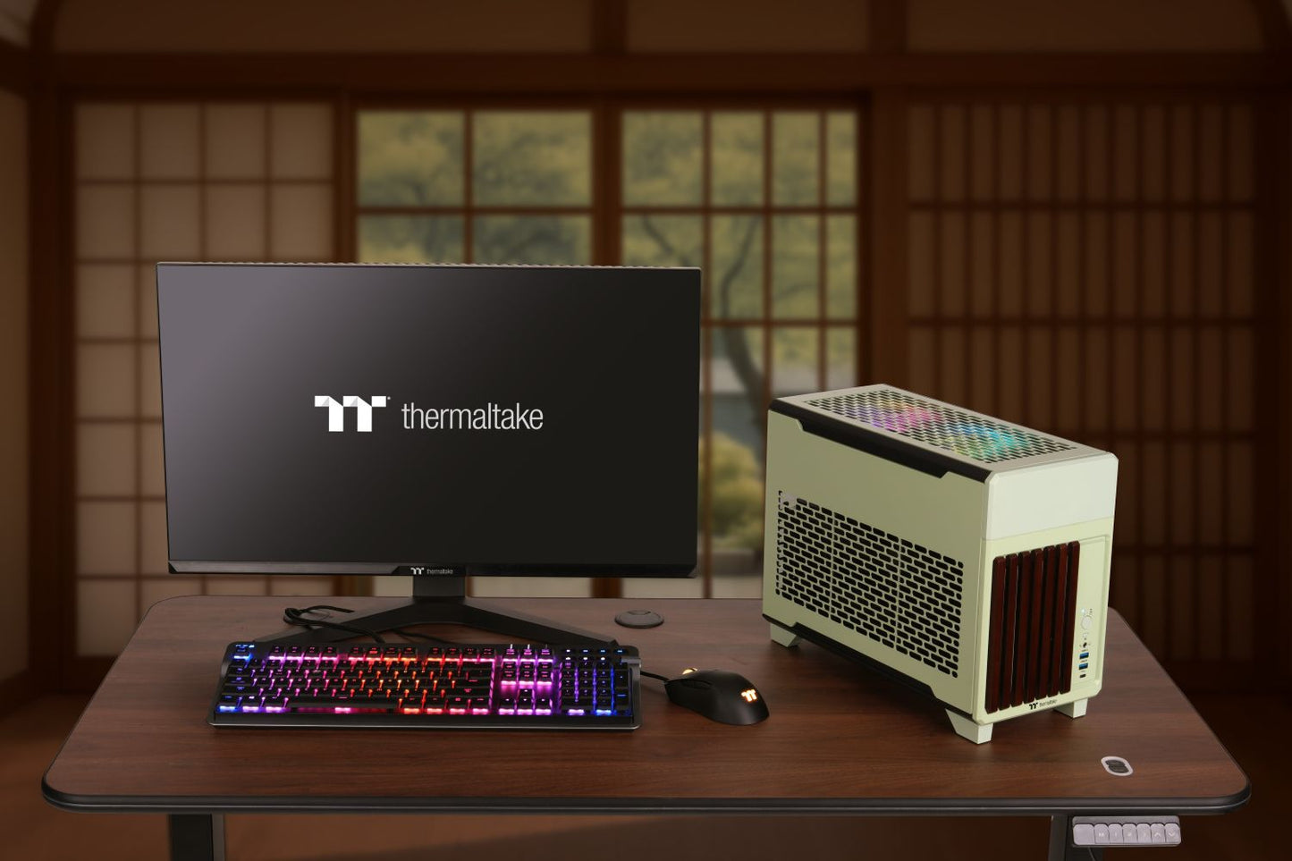 Das TR100 WS ITX PC-Gehäuse in der Farbe Matcha Green besticht durch seine edele Holzoptik, das Dual-Chamber-Designs und Optionales 3,9" LCD.