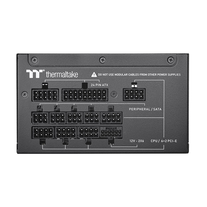 Schwarze Rückseite des Thermaltake Toughpower XT 1000W Netzteils mit beschrifteten modularen Anschlüssen.