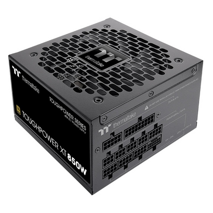 Schwarzes Thermaltake Toughpower XT 850W Gold Netzteil mit modularen Anschlüssen und wabenförmigem Lüftergitter.