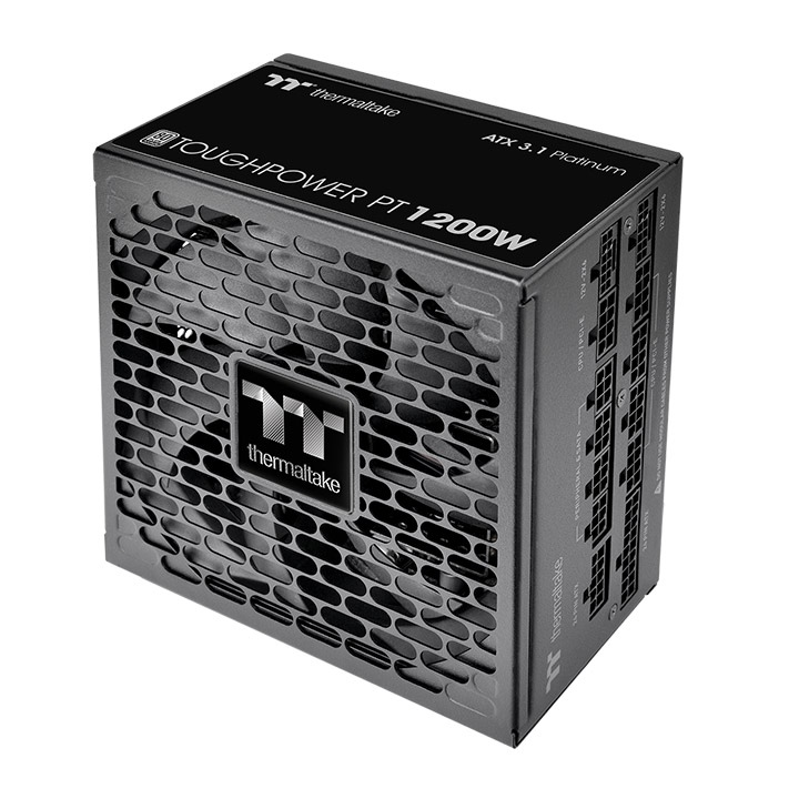 Das Toughpower PT 1200W Black ist ein 80 PLUS Platinum -zertifiziertes PC-Netzteil (PSU) mit der Spezifikation ATX 3.1 und ist mit einem nativen PCIe Gen 5.1 2x12+4-Pin-Anschluss ausgestatt.