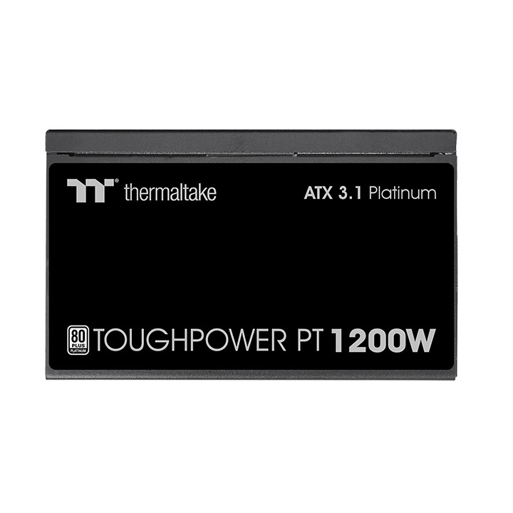 Das Toughpower PT 1200W Black ist ein 80 PLUS Platinum -zertifiziertes PC-Netzteil (PSU) mit der Spezifikation ATX 3.1 und ist mit einem nativen PCIe Gen 5.1 2x12+4-Pin-Anschluss ausgestatt.