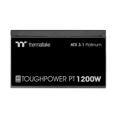 Das Toughpower PT 1200W Black ist ein 80 PLUS Platinum -zertifiziertes PC-Netzteil (PSU) mit der Spezifikation ATX 3.1 und ist mit einem nativen PCIe Gen 5.1 2x12+4-Pin-Anschluss ausgestatt.