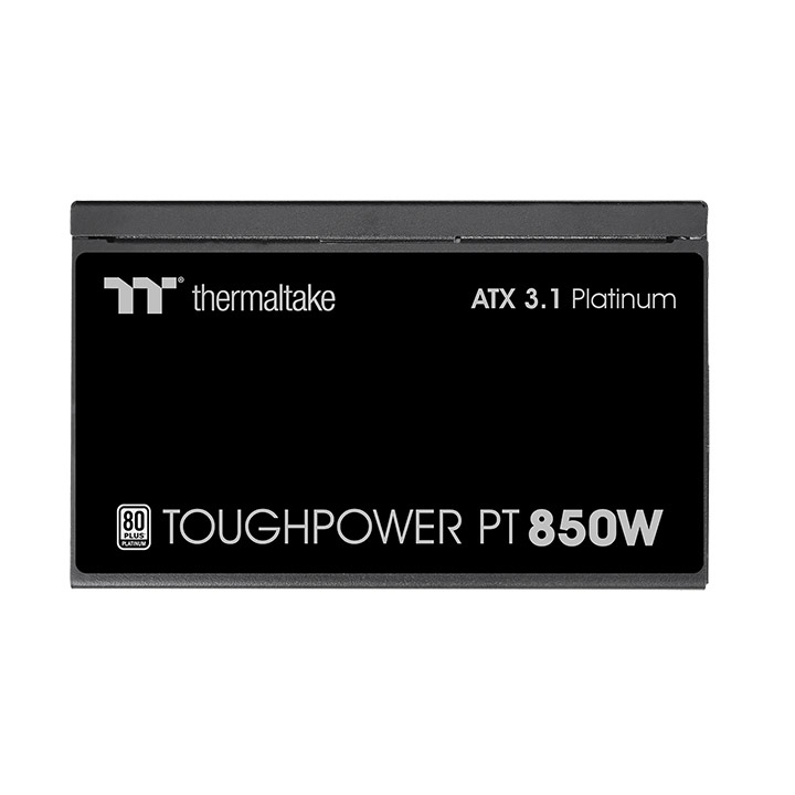 Das Toughpower PT 850W Black ist ein 80 PLUS Platinum -zertifiziertes PC-Netzteil (PSU) mit der Spezifikation ATX 3.1 und ist mit einem nativen PCIe Gen 5.1 12+4-Pin-Anschluss ausgestatt.