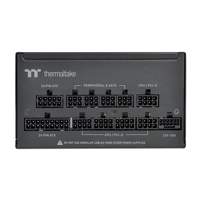 Das Toughpower PT 850W Black ist ein 80 PLUS Platinum -zertifiziertes PC-Netzteil (PSU) mit der Spezifikation ATX 3.1 und ist mit einem nativen PCIe Gen 5.1 12+4-Pin-Anschluss ausgestatt.