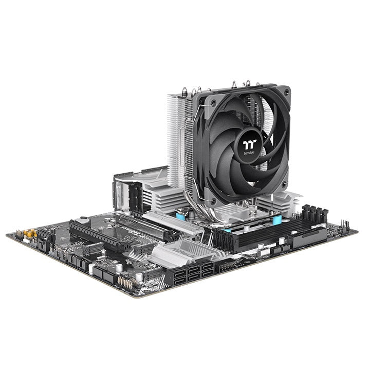 Der UX400 ist ein günstiger CPU-Kuehler in der Farbe Black mit leisem 120-mm-High-Airflow-Luefter.