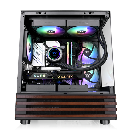 Das View 170 WS ARGB ist M-ATX PC-Gehäuse in der Farbe Black. Es überzeugt durch seine drei 120-mm ARGB-Lite Lüfter und eine wunderschöne Holzoptik.