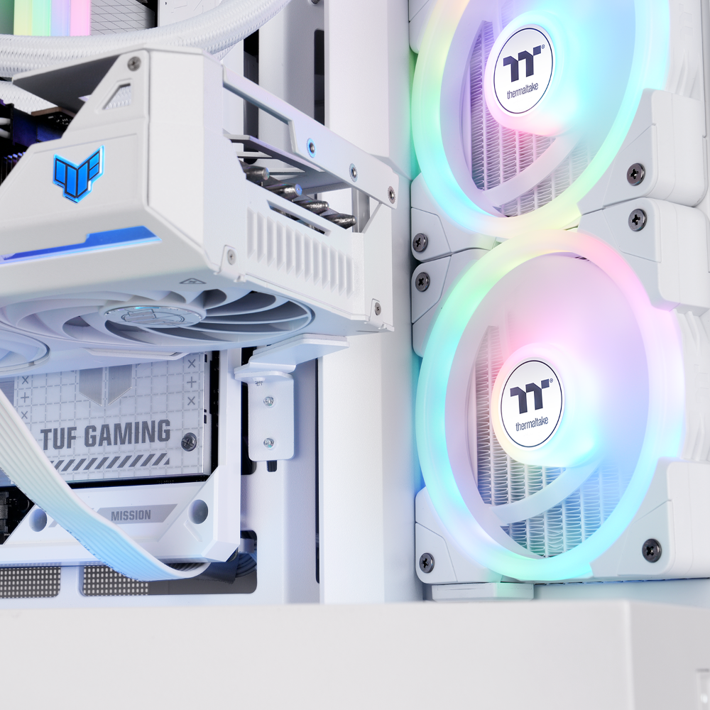 Das View 380 XL WS ARGB ist ATX PC-Gehäuse in der Farbe Snow White. Es überzeugt durch seine  vier 120-mm ARGB-Lite Lüfter, wunderschöne Holzoptik und Grafikkartenhalter.