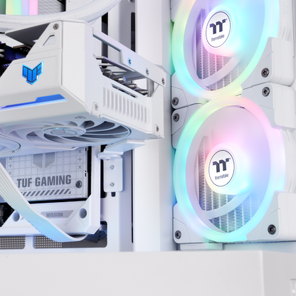 Das View 380 XL WS ARGB ist ATX PC-Gehäuse in der Farbe Snow White. Es überzeugt durch seine  vier 120-mm ARGB-Lite Lüfter, wunderschöne Holzoptik und Grafikkartenhalter.