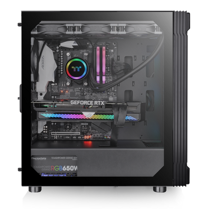 Der Versa T27 TG ARGB Midi Tower ist ein ATX PC Gehäuse mit Mesh-Front und 3x vorinstallierten 120 mm RGB Lüfter die per Motherboard-Synchronisationssoftware gesteuert werden können.
