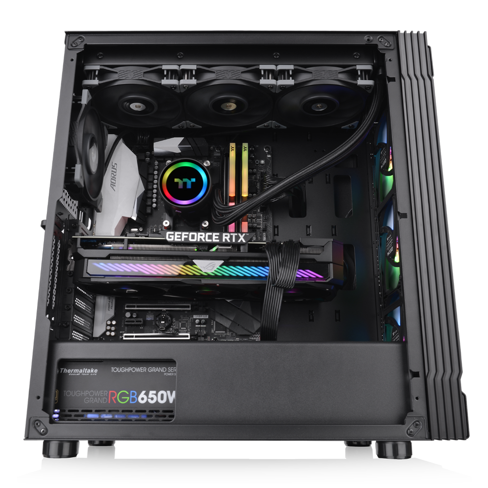 Der Versa T27 TG ARGB Midi Tower ist ein ATX PC Gehäuse mit Mesh-Front und 3x vorinstallierten 120 mm RGB Lüfter die per Motherboard-Synchronisationssoftware gesteuert werden können.